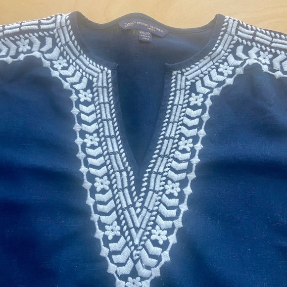 Brooks Brothers v neck top - Picture 3 of 4